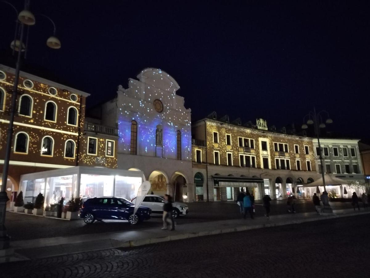 Il Vicolo_Carinissimo Appartamento In Centro Storico, Zona Giorno Mansardata Беллуно Екстер'єр фото